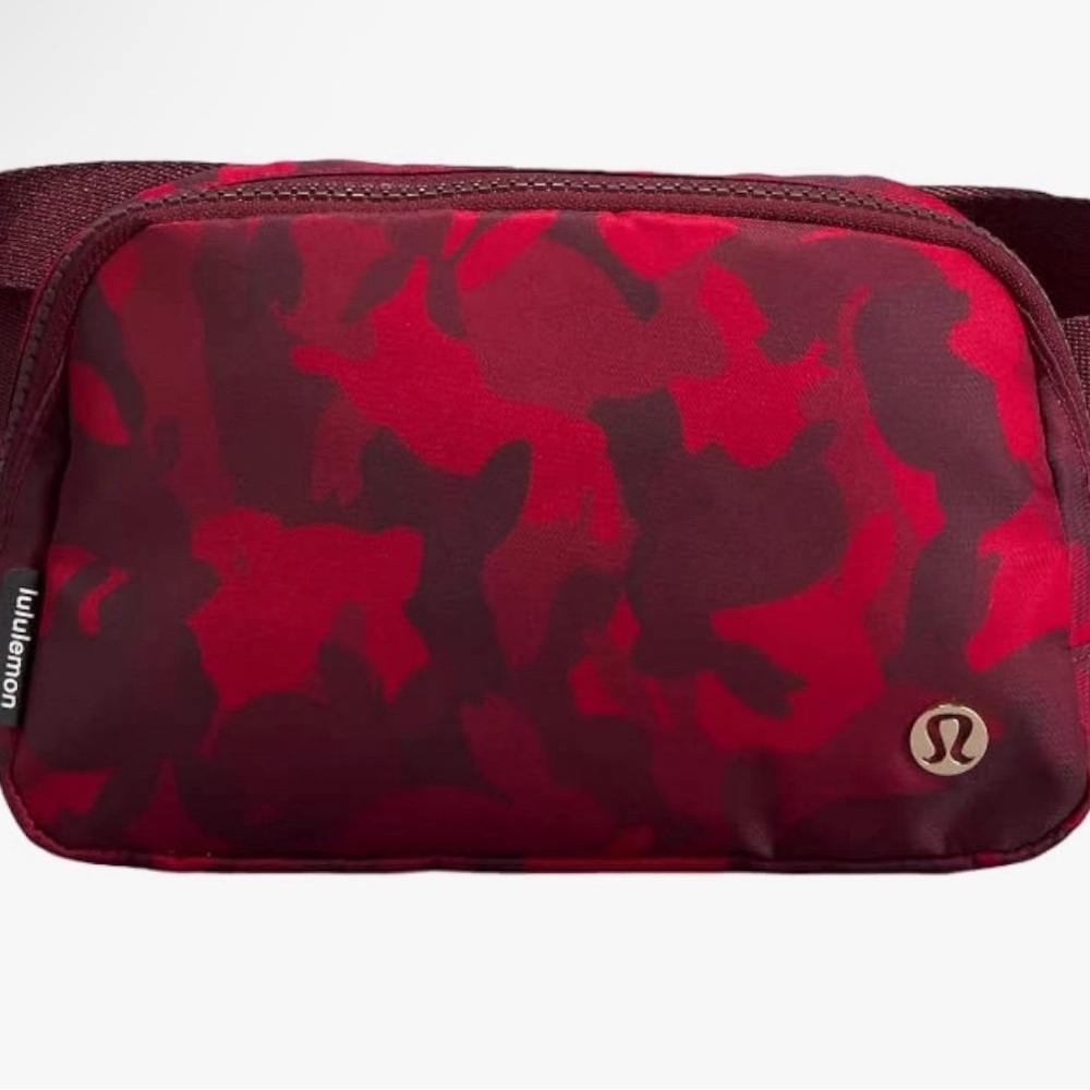 Lululemon Everywhere Belt Bag Rabbit Year